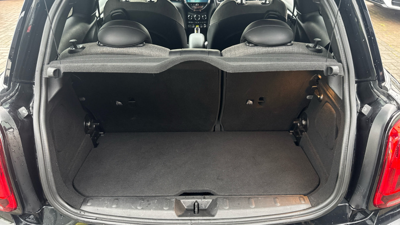 MINI Hatchback 135kW Cooper S Level 2 33kWh 3dr Auto Electric Hatchback